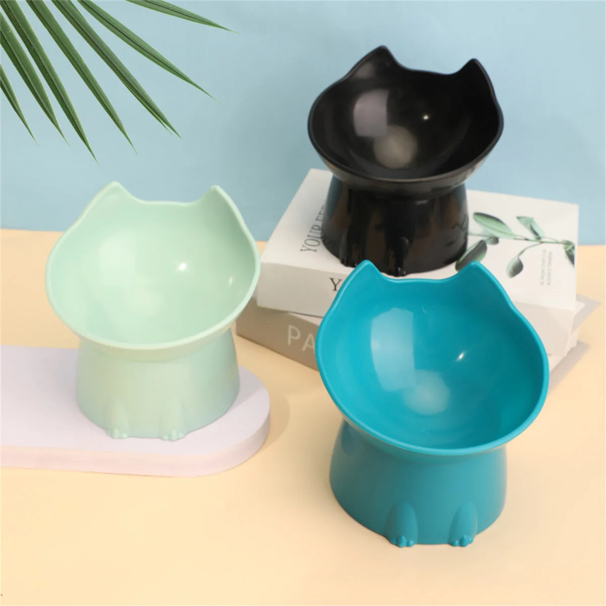 Anti-Tip Plastic Raised Pet Feeding Dish